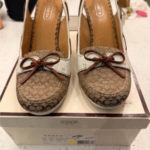 Coach Women's Tan and Cream Loafers